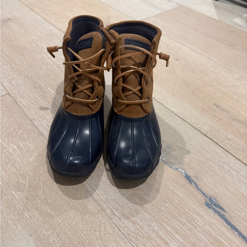 Sperry Women's Dark Blue and Tan Winter Boots